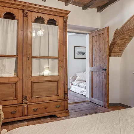 On The Florence Hills Apartment *