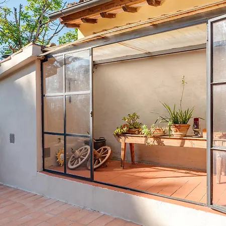 On The Florence Hills Apartment