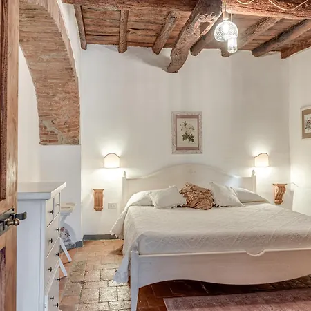 On The Florence Hills Apartment